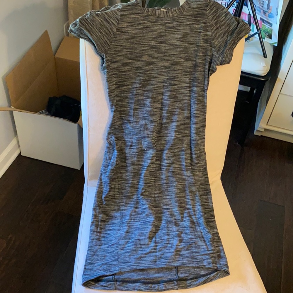 Lululemon dress size 4